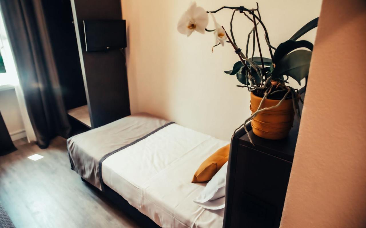 Hotel Benaco Desenzano del Garda Kültér fotó