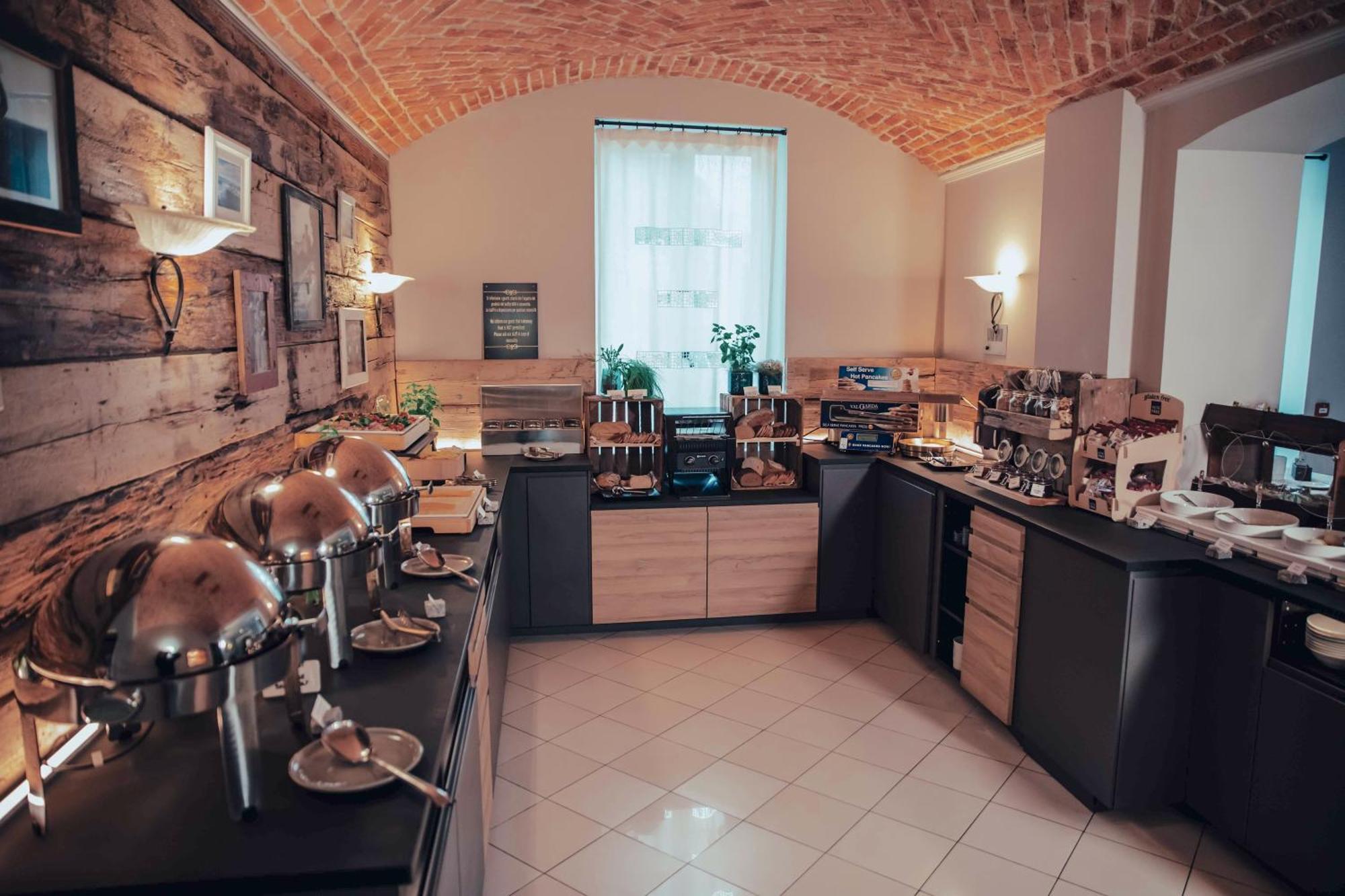Hotel Benaco Desenzano del Garda Kültér fotó